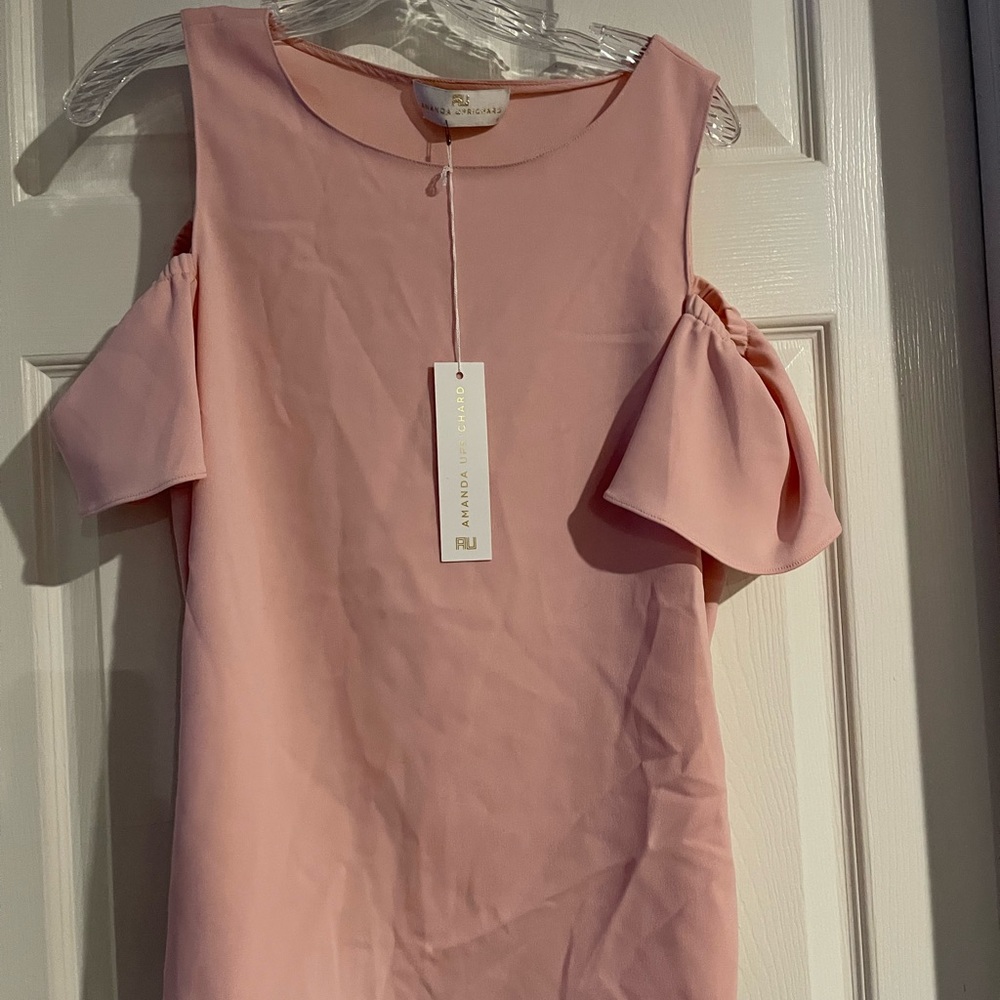 New with tags Women’s size Medium pink top.